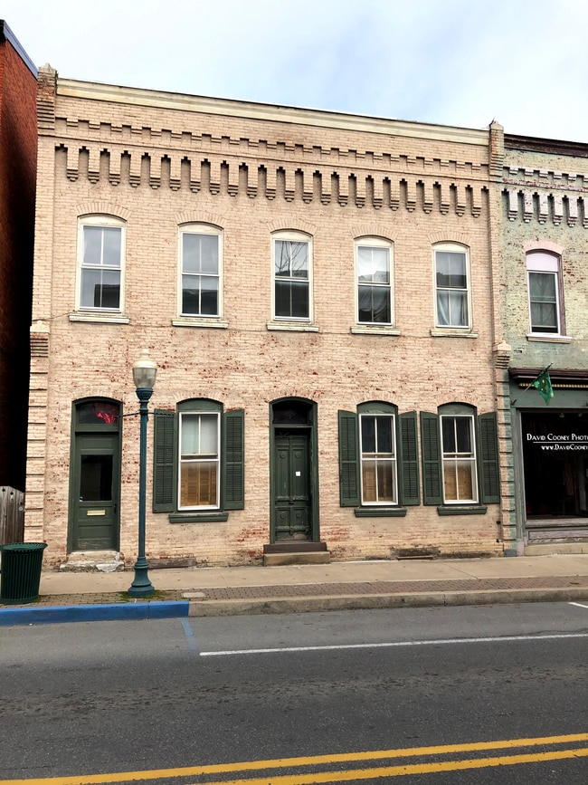 Building Photo - 360 Chestnut St Unit 360 Chestnut St Apt 1