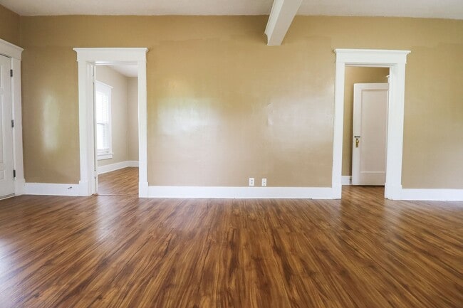 Photo - 3 Bed 1 Bath in beautiful location!