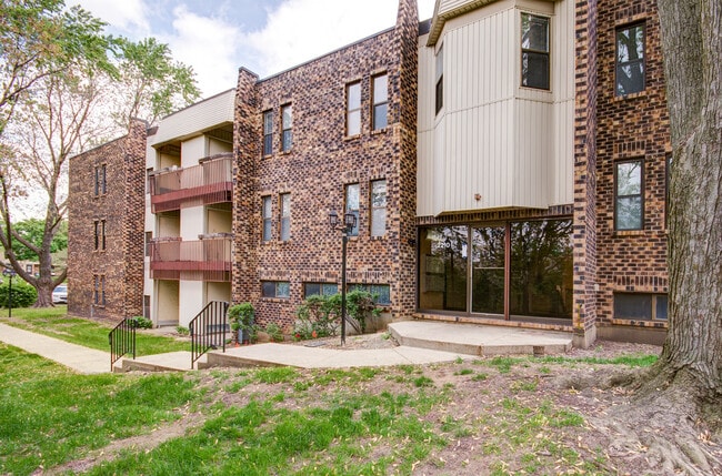 Photo - 2210 Country Club Dr