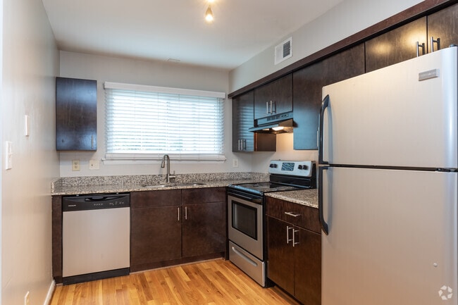 2BR, 2BA - Townhome - Kitchen
