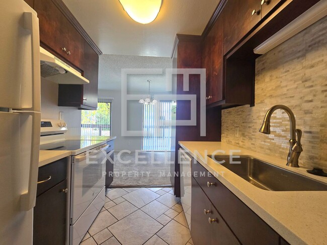 Photo - Upper 2/1 With New Carpets, Updated Kitchen and Many Many Many Community Features! Unidad 12