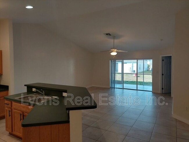 Photo - 611 SE 5th St