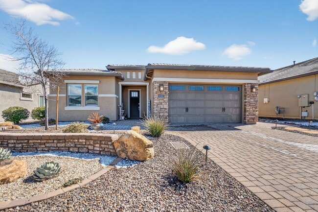 Building Photo - Walden Farms home with a great relaxing backyard!