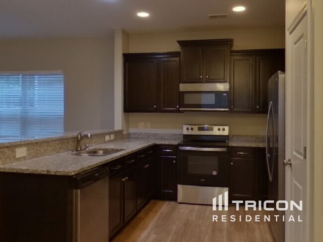 Photo - 112 Wainscot Oak Ln