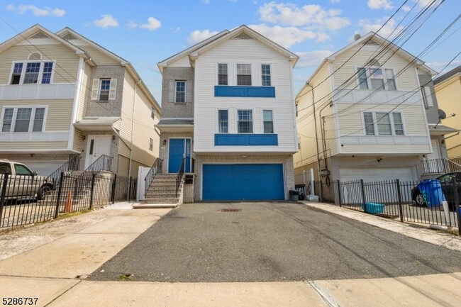 Photo - 184 Hillside Ave