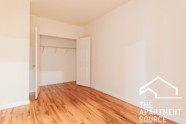 Photo - 931 W Dakin St Unit 2