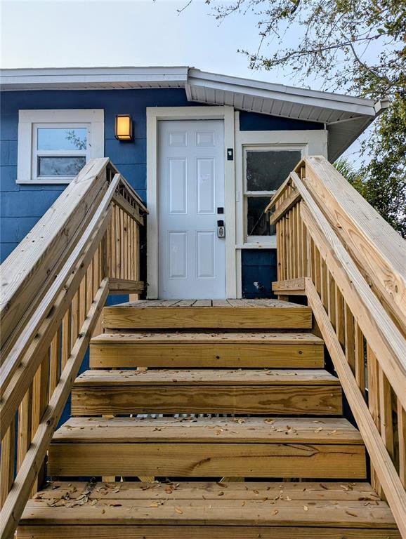 Building Photo - 610 1/2 14th St N Unit 1/2