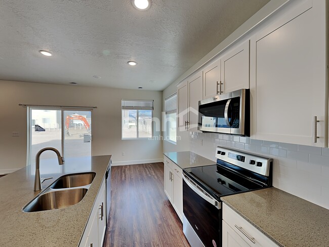 Photo - 226 N Dry Crk Rd