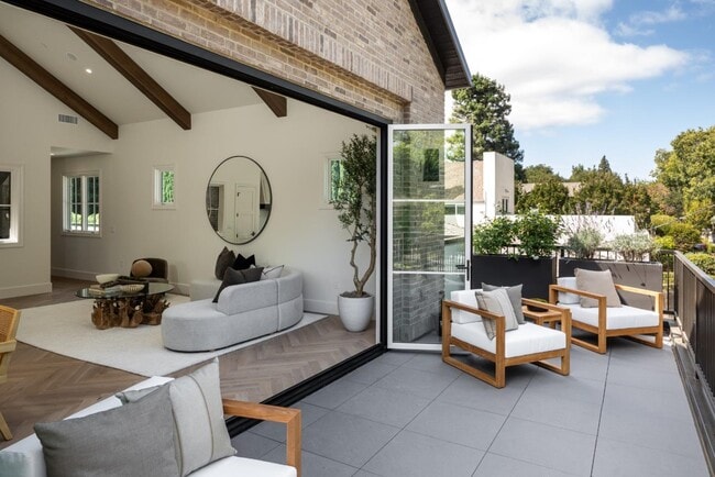 Photo - 160 Waverley St