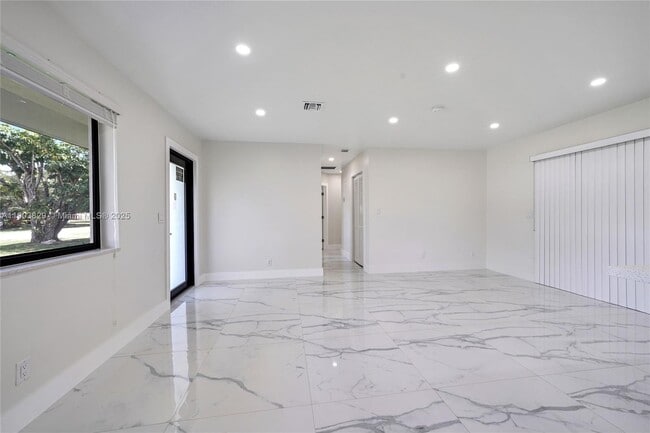 Photo - 4670 NW 5th St