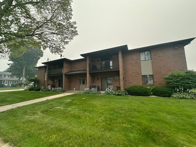 Photo - 230 Robbins St