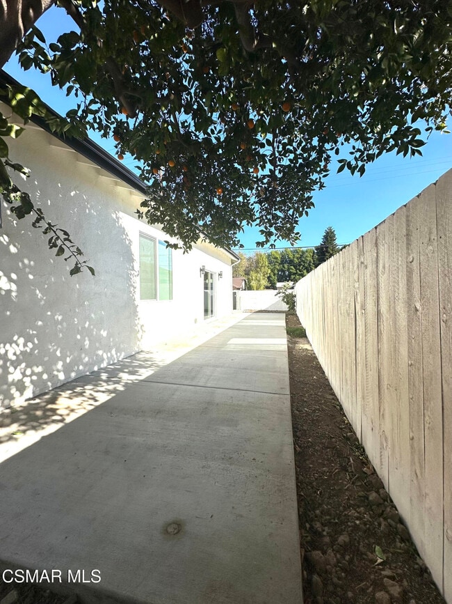 8515 Vanalden Ave