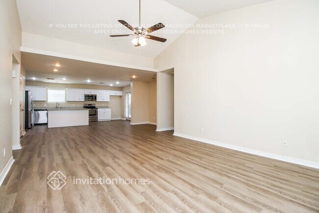 2551 E Diamond Cir