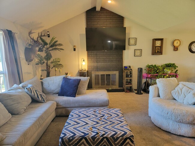 Photo - 717 Ridge Pl