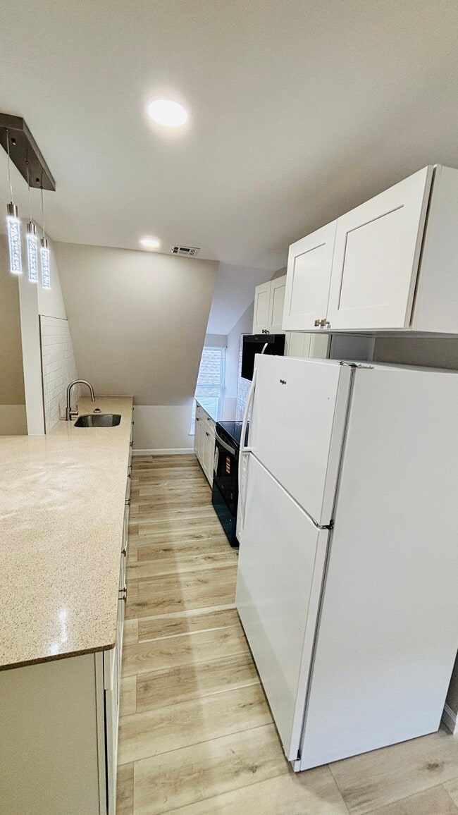 Photo - 46 Bridge St Unit APT D