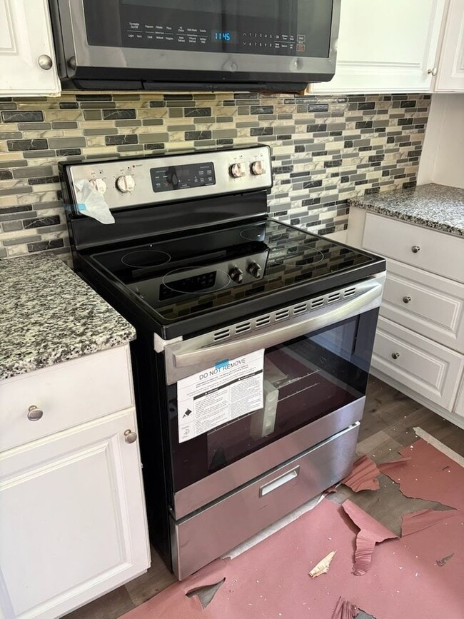 Photo - 303 Willow Rd