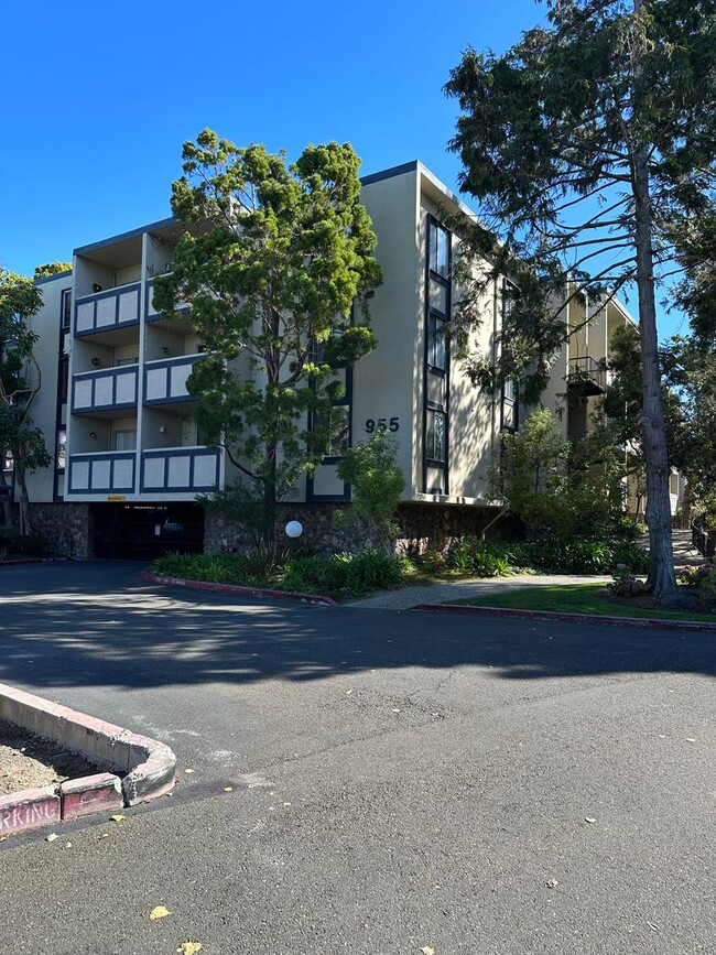 Building Photo - 955 Shorepoint Ct Rental