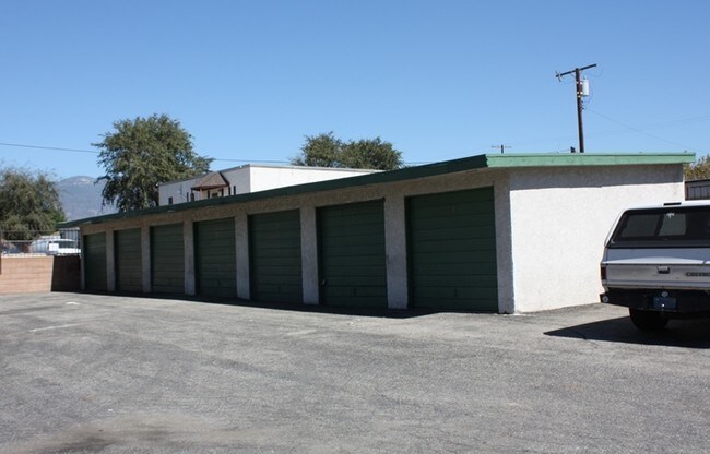 Garajes - Dana Villa Apartments