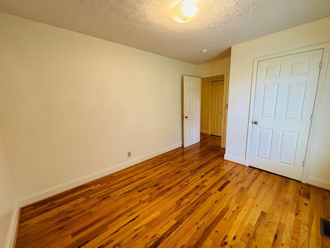 Photo - 1439 Sandy Cir