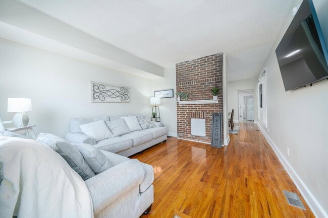 Photo - 1363 Indianola Ave