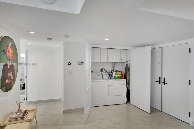 Photo - 2 Grove Isle Dr Unidad B706