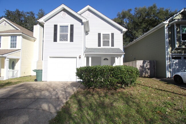 Building Photo - 2-Story Northpointe Home Near UWF, Hospitals, I-10 & Shopping – Spacious Primary Suite, Open Kitc...