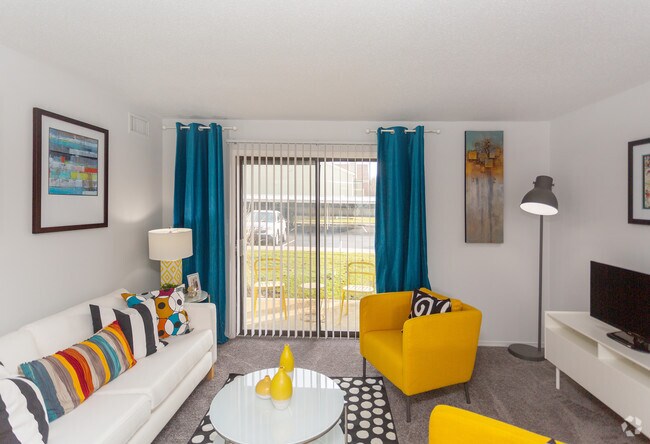 2BR, 1BA - 856 SF
