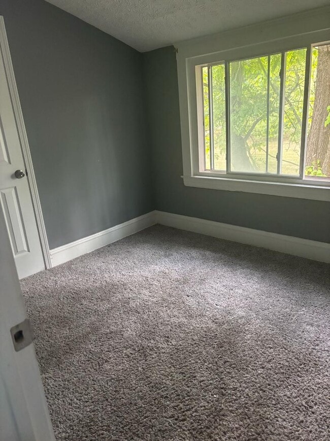 Photo - 4730 E 142nd St