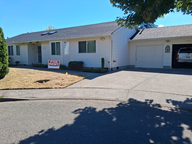 Building Photo - 1633 SE 162nd Ave Unit Duplex