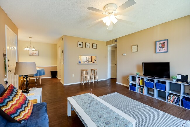 Building Photo - 218 N Texas Blvd Unit 308