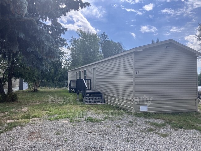 Building Photo - 111 S Cedar Dr