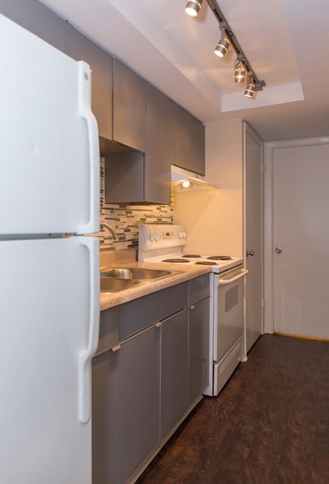 Building Photo - 809 N Dexter St Unit 205