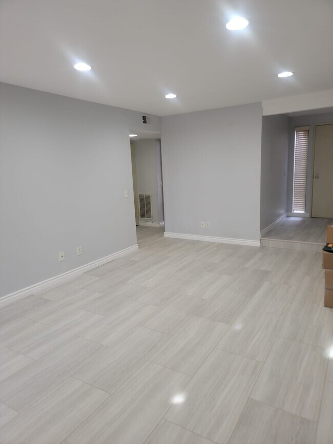 8139 Via Mallorca Townhome Townhome Rental in La Jolla CA