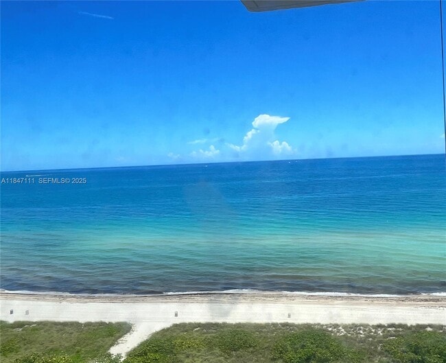 Building Photo - 9225 Collins Ave Unit 1402