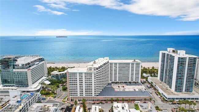 Building Photo - 2899 Collins Ave Unit 1042 Rental