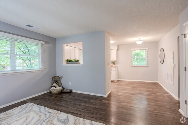 2BR, 1BA - 880SF - Living Area