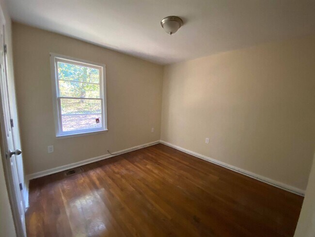 Photo - 180 W Grantville Rd