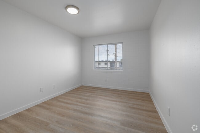 2BR, 1BA - 871SF - Second Bedroom