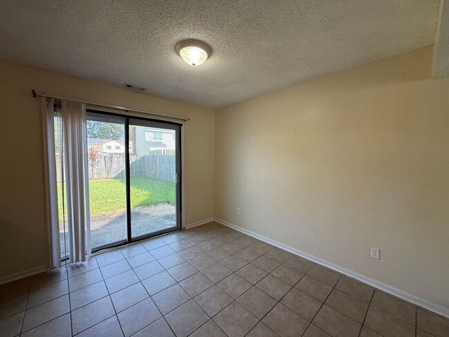 Photo - 609 Myrtlewood Cir