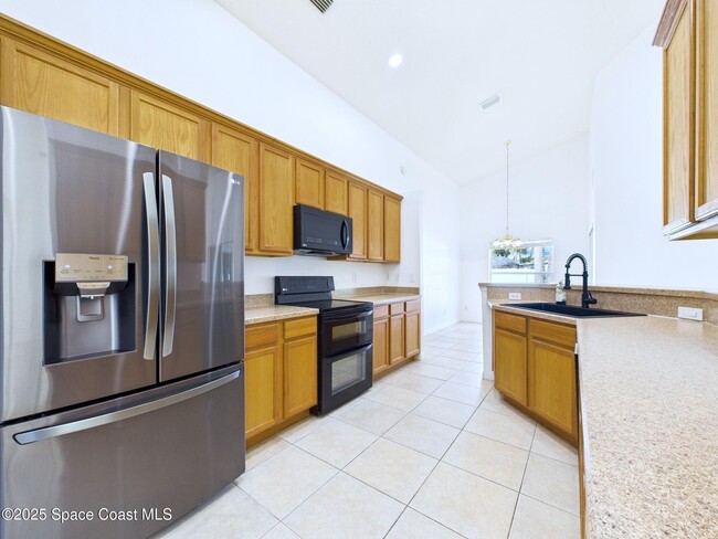 Photo - 207 Alcantarra St NW