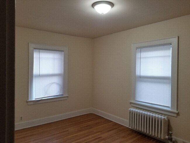 Photo - 2009-2011 University Ave Unit 2011-2