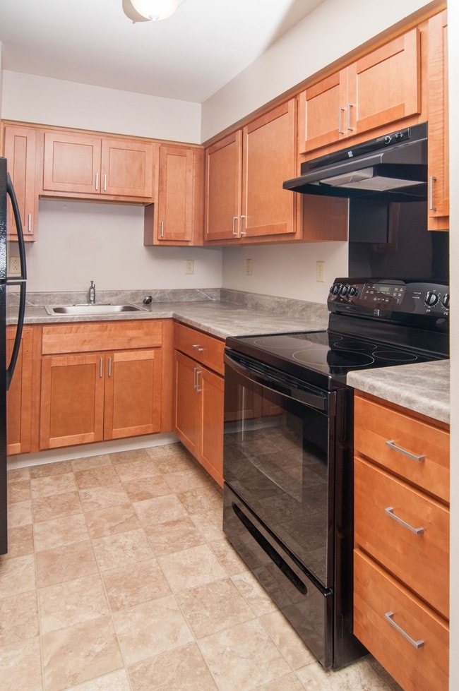 Kitchen - THE TRAILS AT MALONE