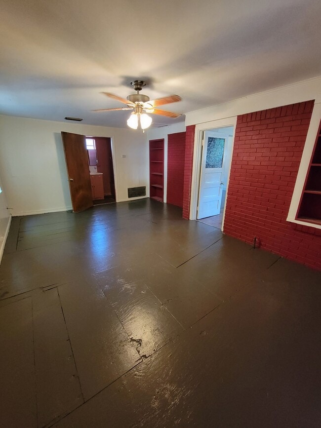 907 Senator St
