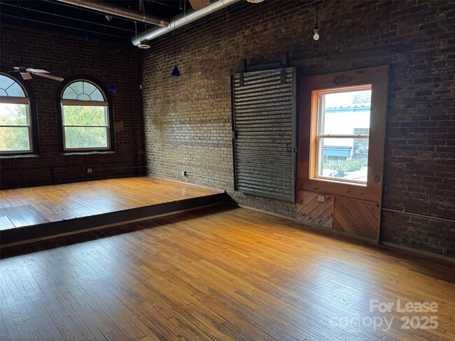 Photo - 110 Church St NW