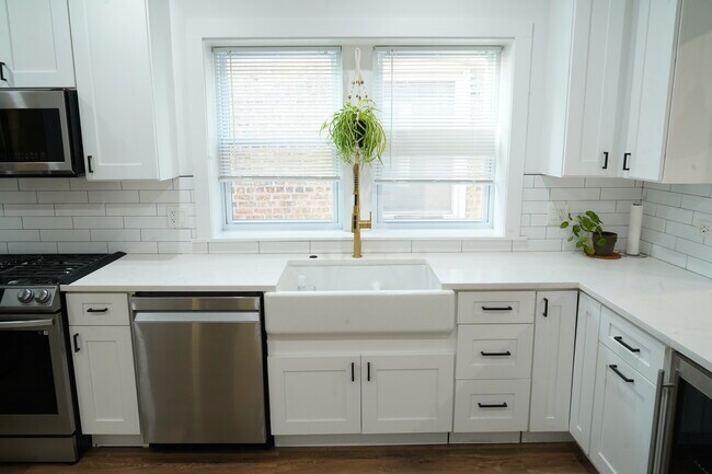6604 N Campbell Ave Unit 2
