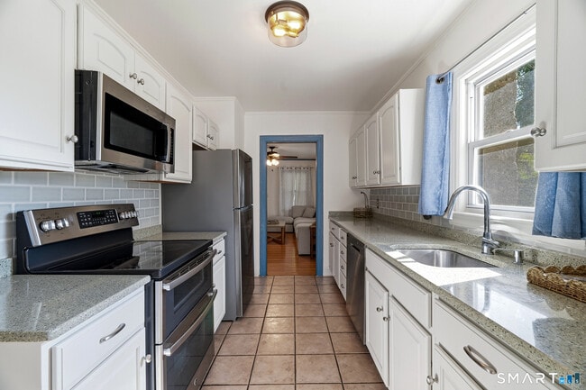 1 E Lake Dr