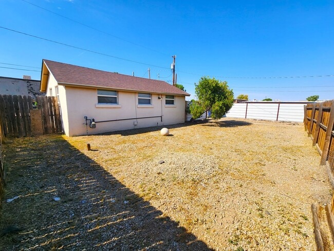 Photo - 1037 Brownlee Ave Unit B