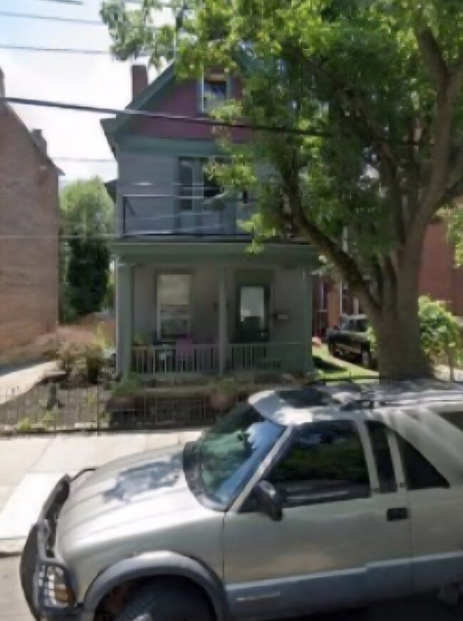 Building Photo - 231 Emming St Unit 2