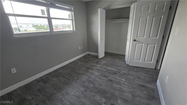 Photo - 4952 Vincennes St