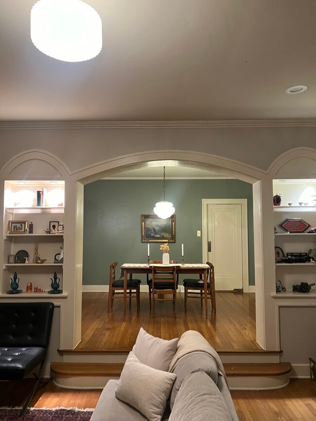 Photo - 319 E Lullwood Ave